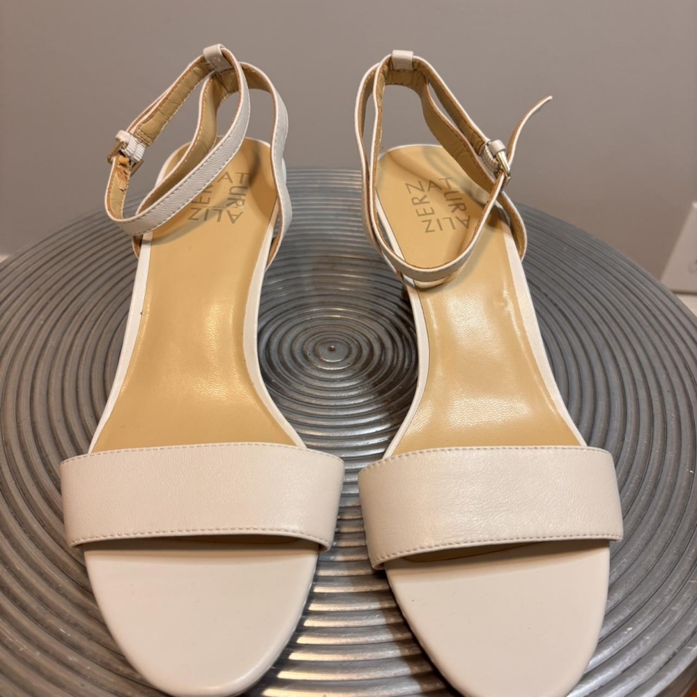 Naturalizer Women's Cream and White Sandals